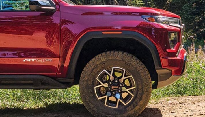 Pick up GMC Canyon AT4X 2026 perfil