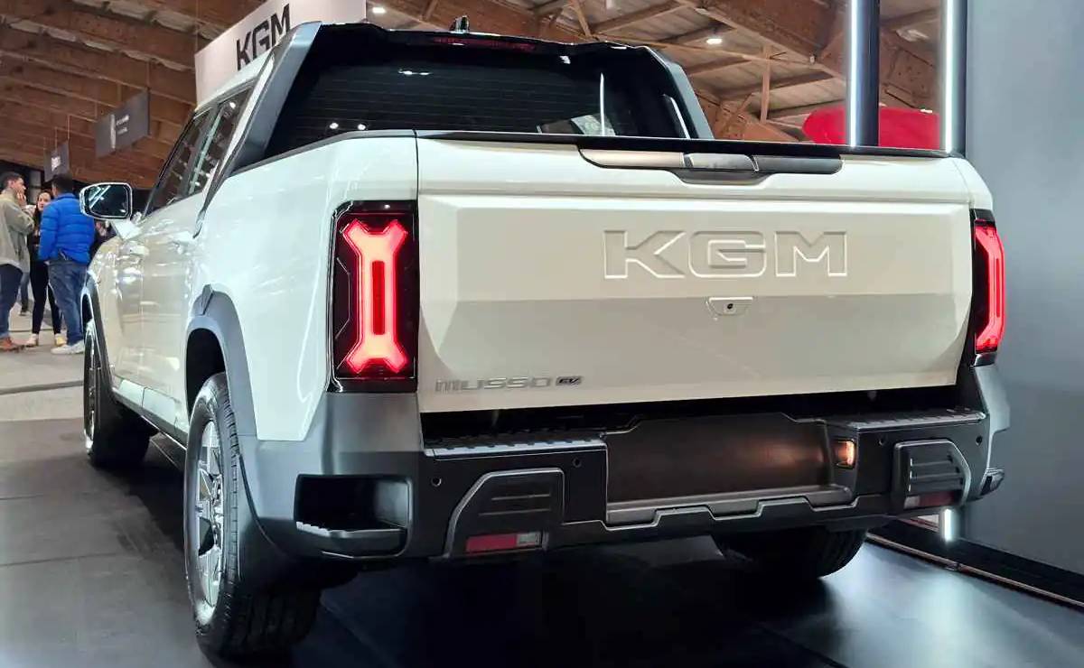 Pick up KGM Musso EV trasera