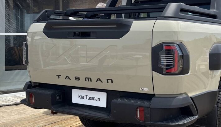 Pick up Kia Tasman teaser 1
