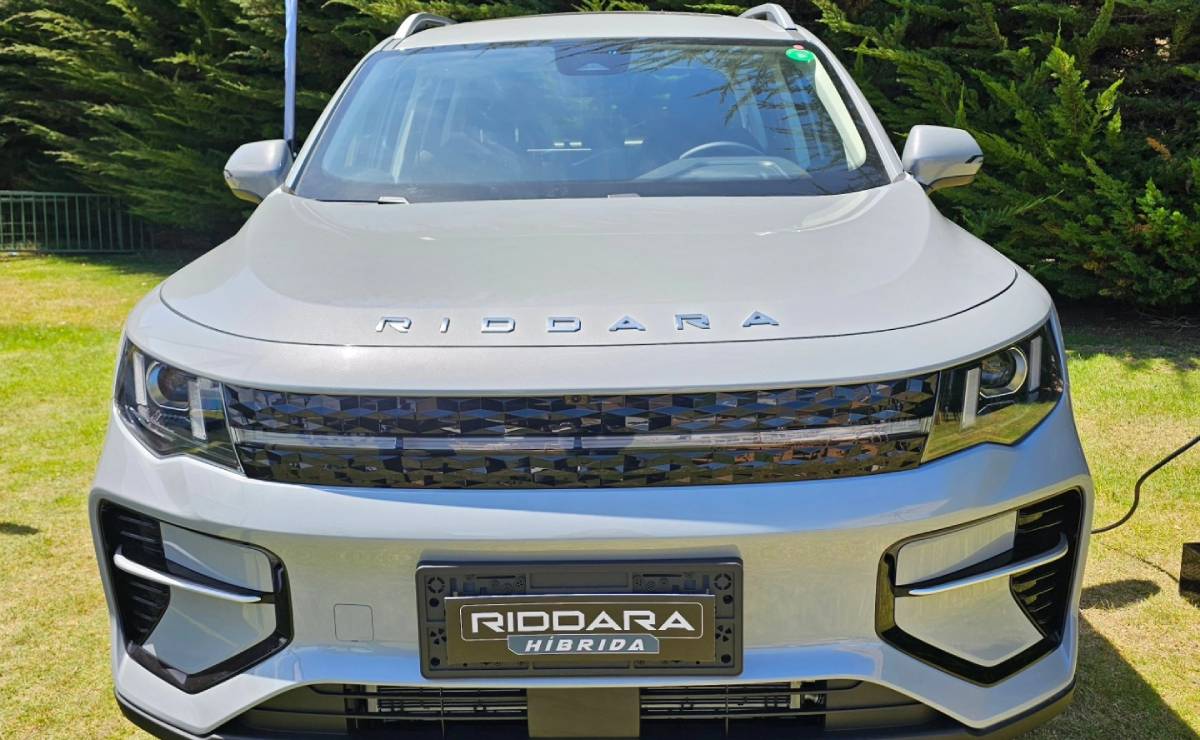 Cuesta menos de 30.000 dólares y tiene 350 CV: la nueva pick up que combina características de diferentes segmentos 8 Pick up Riddara RD6 trompa