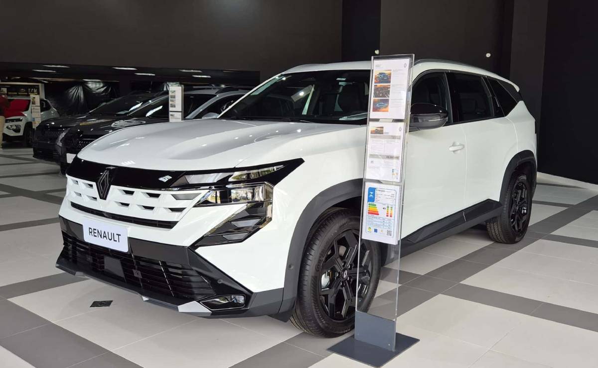 Cómo es la versión intermedia del nuevo SUV de Renault para competir contra Toyota Corolla Cross 2 Renault Boreal Techno frente