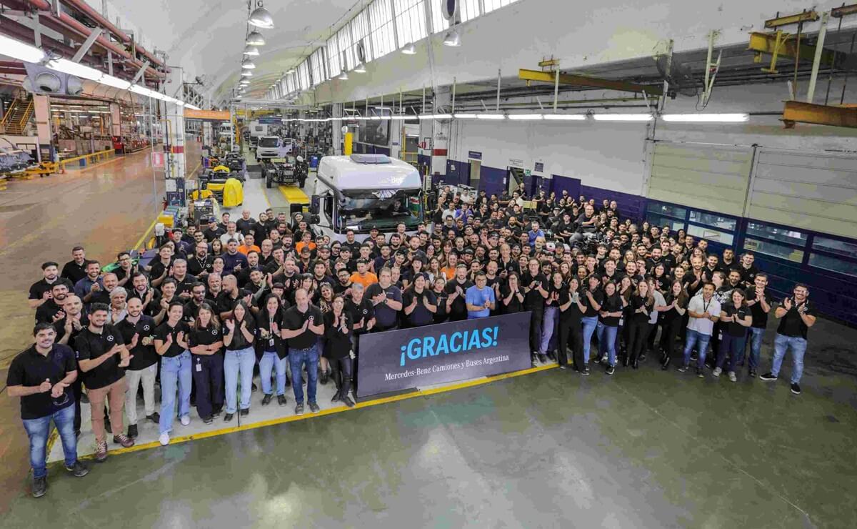 Mercedes-Benz Camiones y Buses celebra su cuarto aniversario y se despide de su histórica planta en Virrey del Pino 1 Mercedes-Benz se despide de su planta