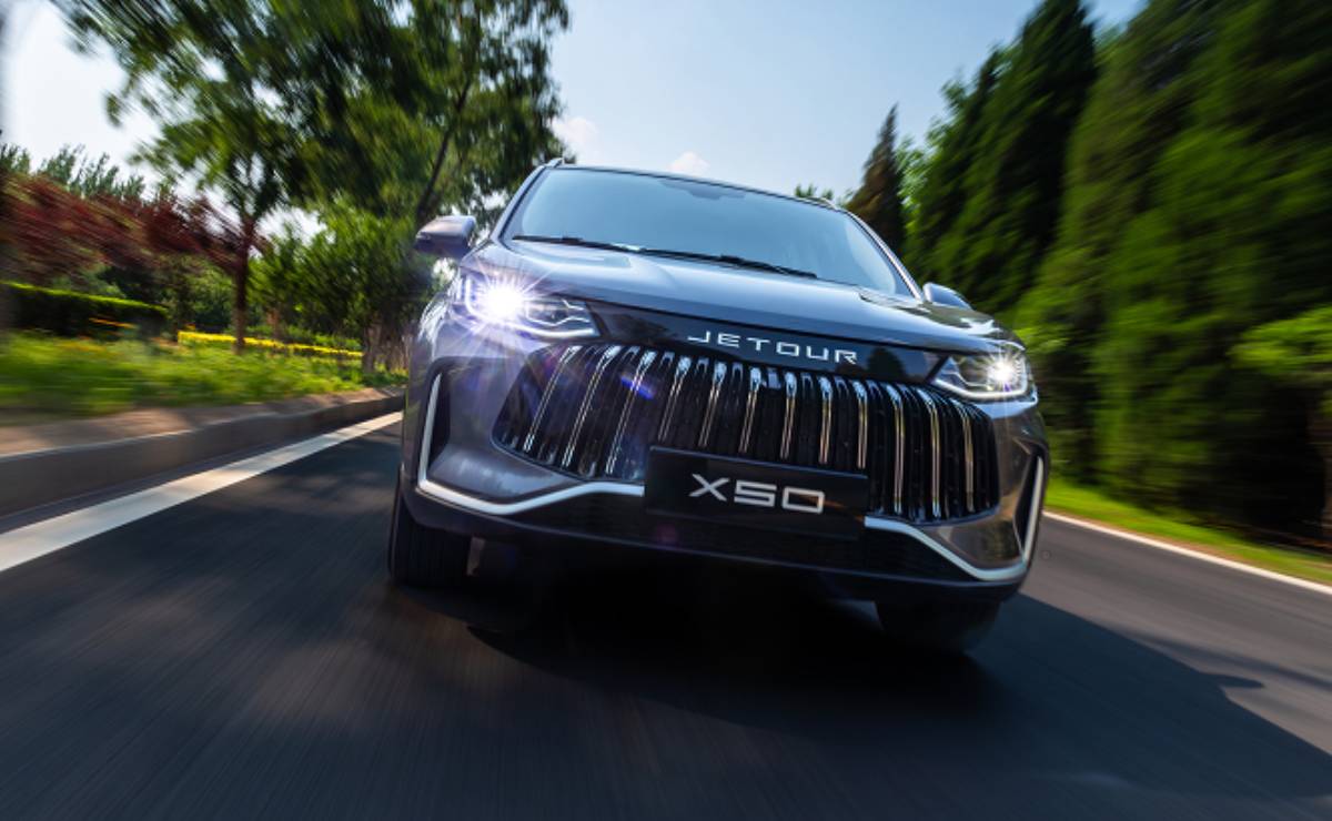 SUV Jetour X50 accion