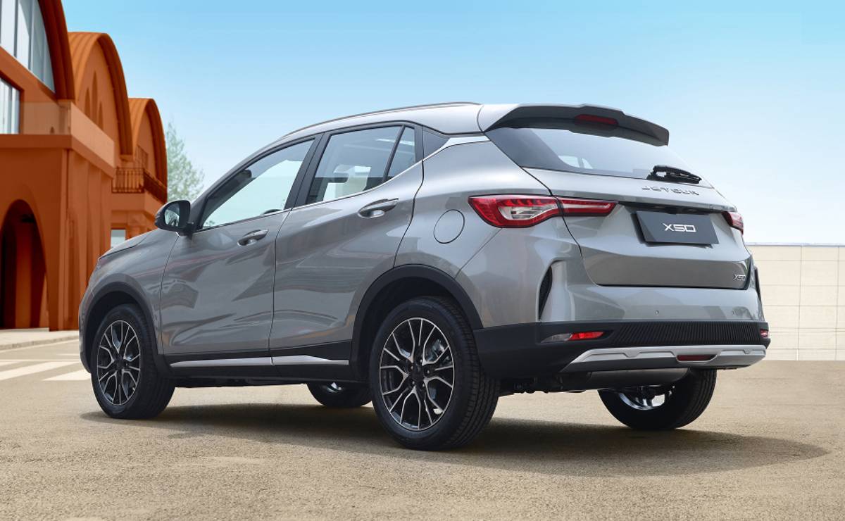 SUV Jetour X50 trasera