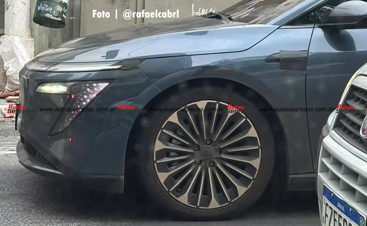 Sedan Nissan N7 brasil llanta