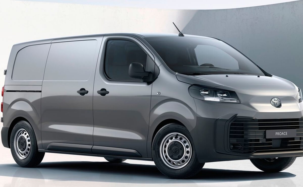 Va por Ford: Toyota renueva una furgoneta que ahora tiene gran relación precio-equipamiento 3 Toyota Proace 2026 perfil