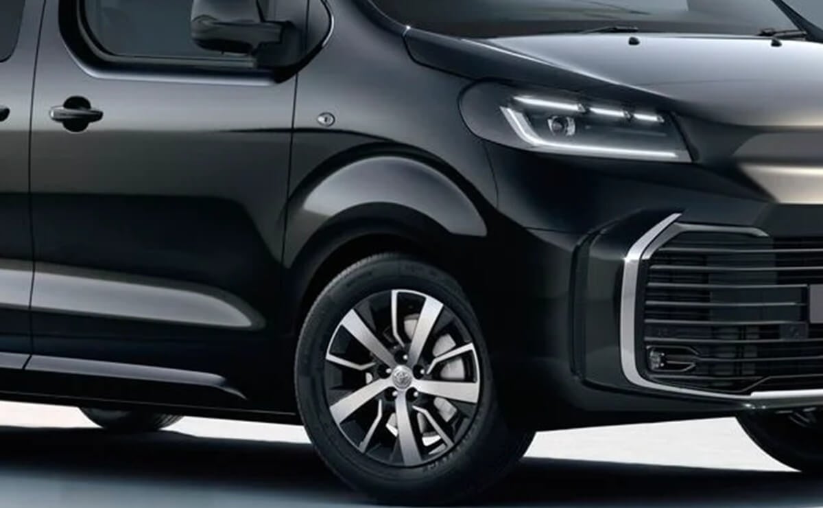 Va por Ford: Toyota renueva una furgoneta que ahora tiene gran relación precio-equipamiento 1 La renovación de la Toyota Proace