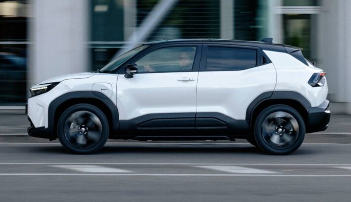 Toyota Urban Cruiser 2025 accion