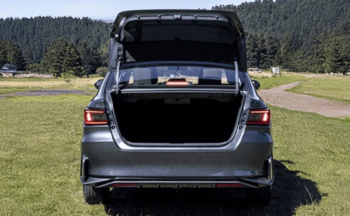 Toyota y esta inédita versión del sedán más barato que Corolla: ¿cuánto sale? 1 Toyota Yaris Sedan (1)