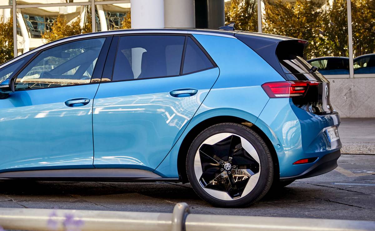 ¿El Volkswagen con tecnología superior más barato? Cuesta menos de 30.000 dólares y ofrece más de 385 km de autonomía 1 Volkswagen ID.3 perfil