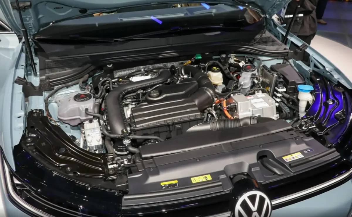 Volkswagen presentó una versión de su sedán más grande con tecnología superior 6 Volkswagen Passat e Pro motor