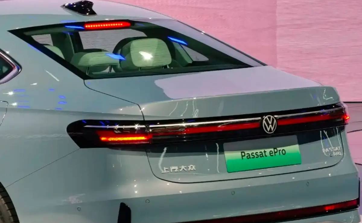 Volkswagen presentó una versión de su sedán más grande con tecnología superior 1 Volkswagen Passat e Pro teaser