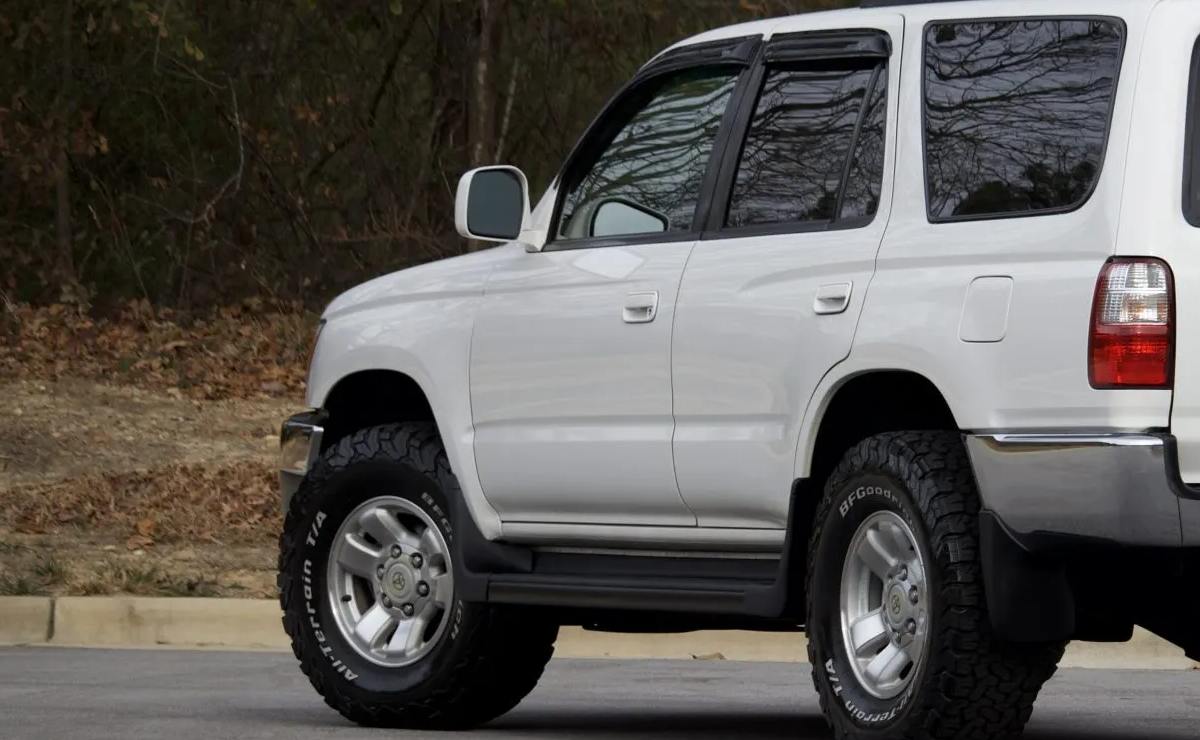 Motor V6 y supera los 180 CV: cuánto cuesta este viejo Toyota con más de 20 años 1 Toyota 4Runner