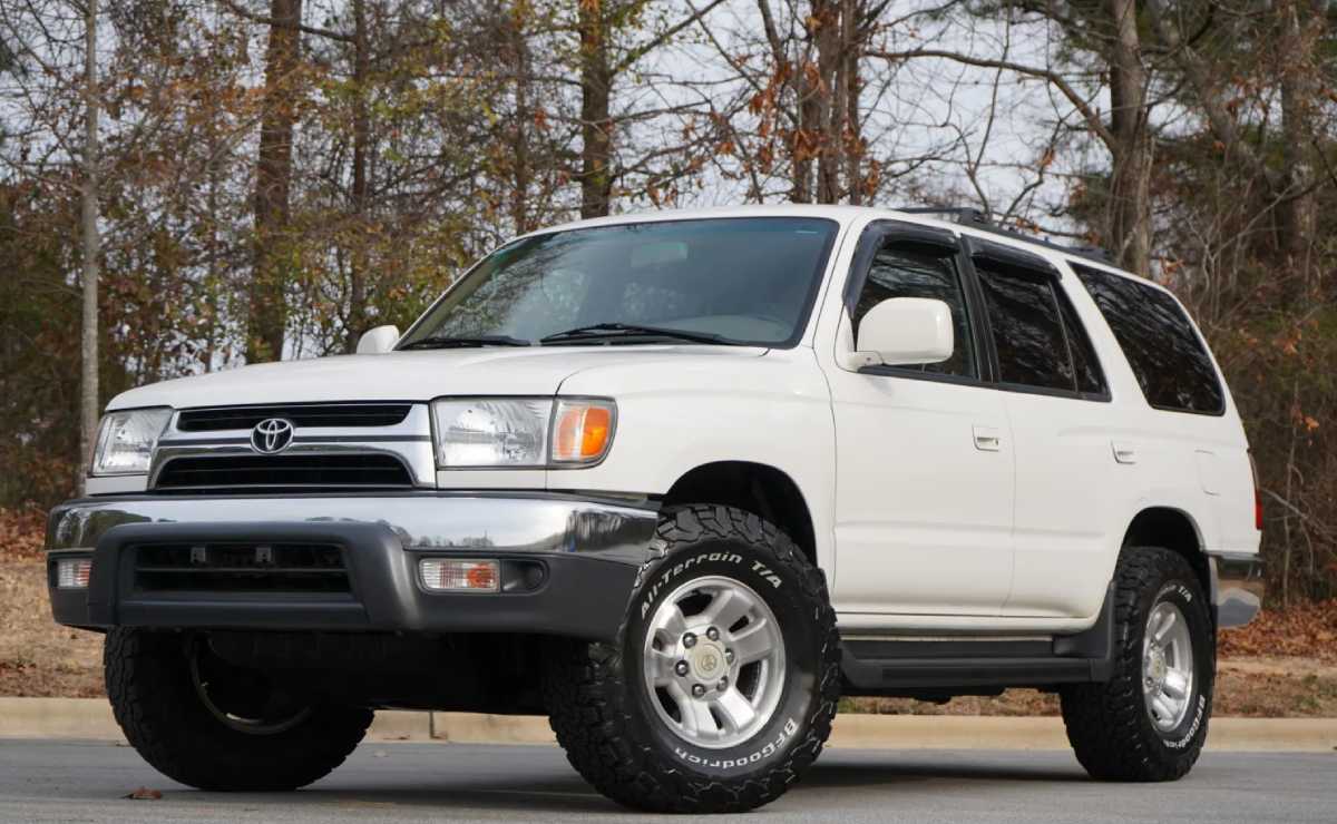 Motor V6 y supera los 180 CV: cuánto cuesta este viejo Toyota con más de 20 años 2 Toyota 4Runner