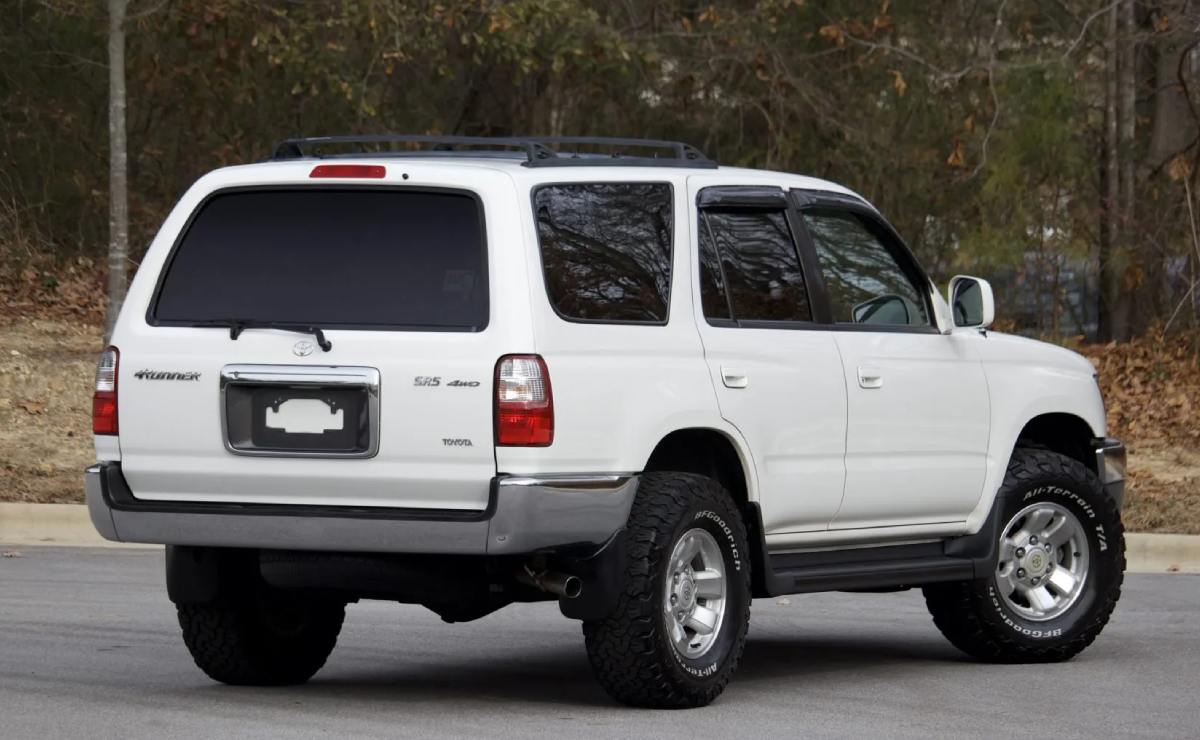 Motor V6 y supera los 180 CV: cuánto cuesta este viejo Toyota con más de 20 años 6 Toyota 4Runner