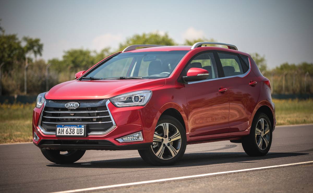 Uno de los 10 autos más baratos del mercado: cuánto cuesta el JAC JS2 8 JAC JS2 frente
