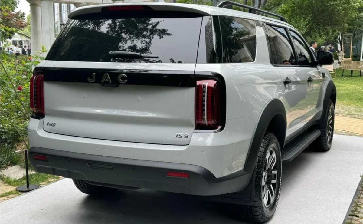 El nuevo SUV de siete asientos que llegará en 2026 y promete un buen precio frente a Toyota y Ford 1 JAC JS9 SUV (4)
