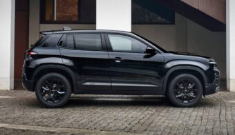 Jeep Avenger Black Edition perfil
