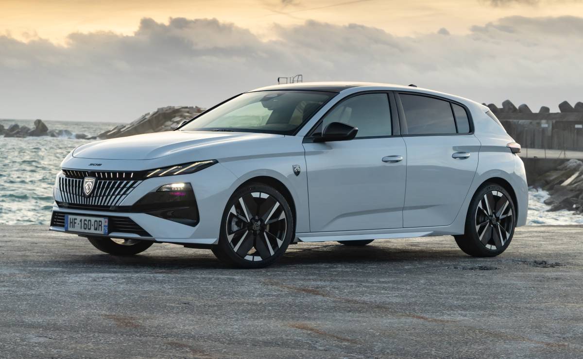 Peugeot 308 GT Hybrid frente
