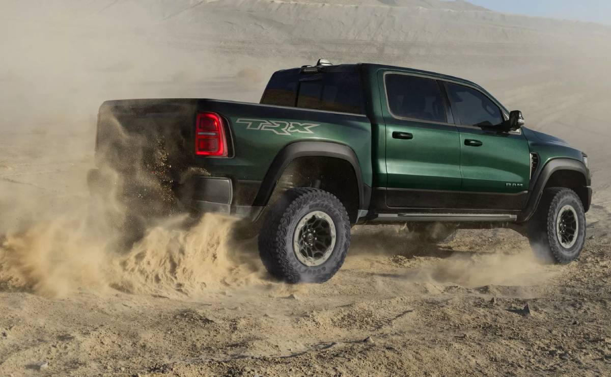 RAM 1500 SRT TRX accion trasera