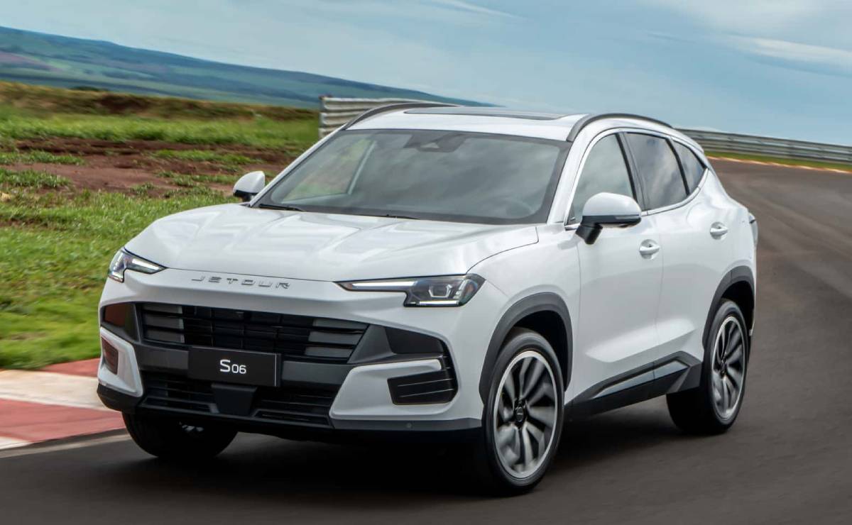 Este nuevo SUV chino es superior a Toyota Corolla Cross y más barato: en qué se destaca 3 SUV Jetour S06 accion