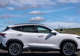 SUV Jetour S06 perfil