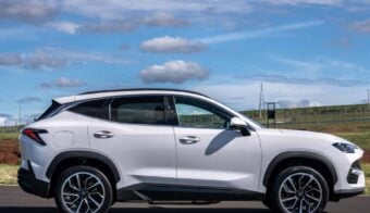 SUV Jetour S06 perfil