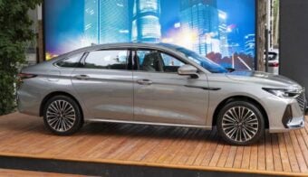 Sedan Chery Arrizo 8 perfil 1