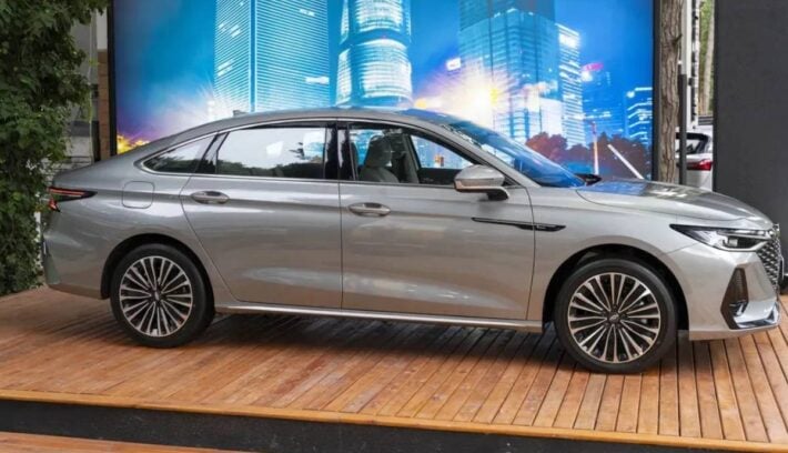 Sedan Chery Arrizo 8 perfil 1