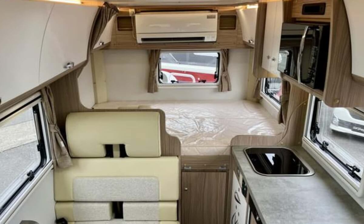 Toyota Camroad por dentro