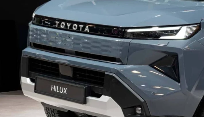 Toyota Hilux BEV teaser 1