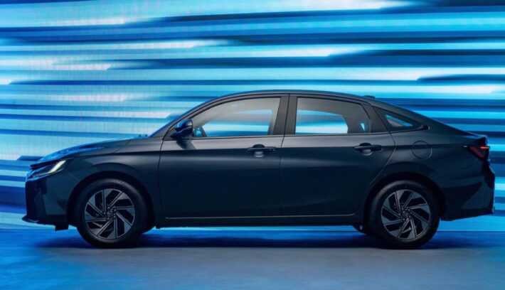 Toyota Yaris HEV 2026 perfil