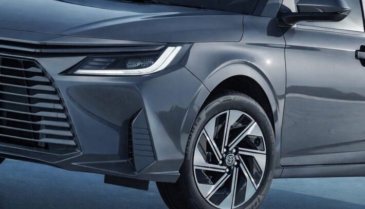 Toyota Yaris sedan hibrido la nueva version