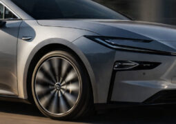 El nuevo sedán de Toyota, el bZ7