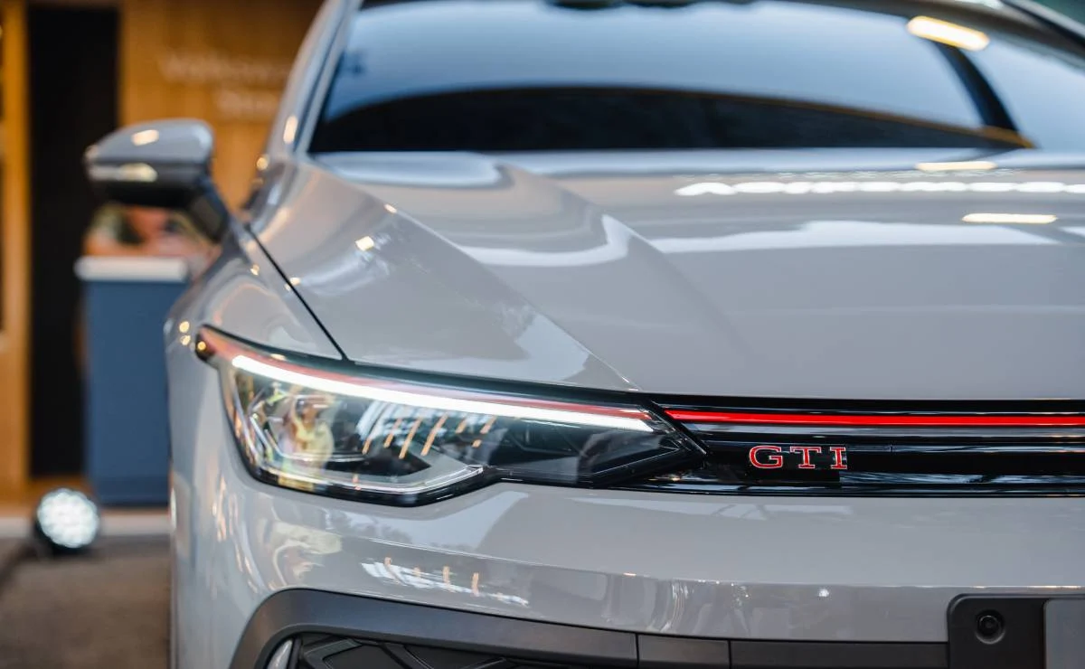 Volkswagen Golf GTI teaser