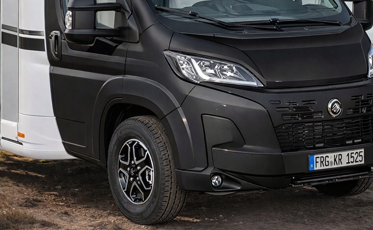 La camper que bajó su precio y tiene ahora una gran relación costo-equipamiento: ¿cuánto vale? 1 knaus Live Wave Black Edition, la camper con buen precio