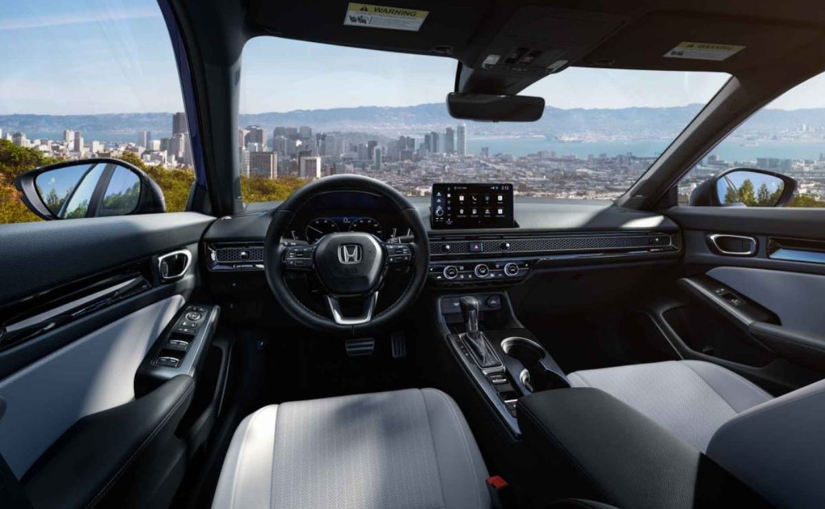 El sedán que gasta poco combustible y compite contra el Toyota Corolla 4 sedán Honda Civic