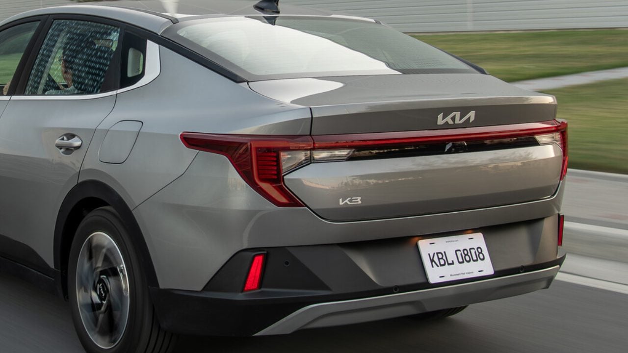 Sedán Kia K3