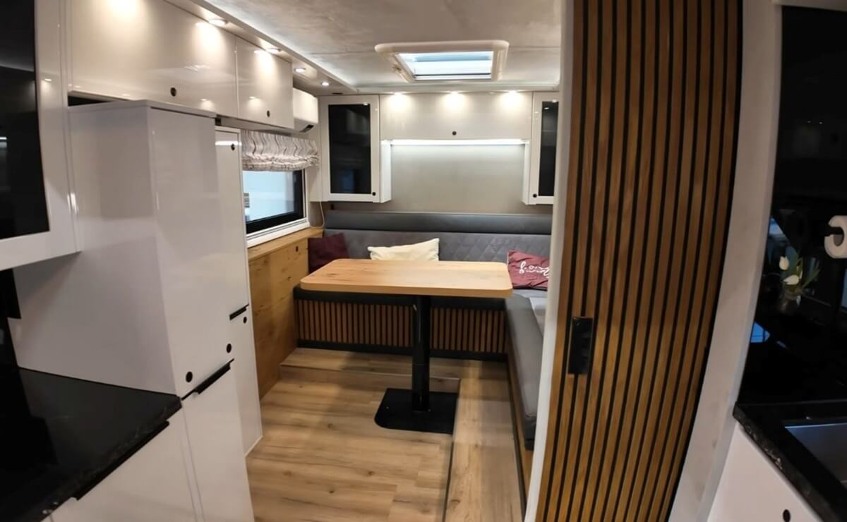 ATventure 960 interior