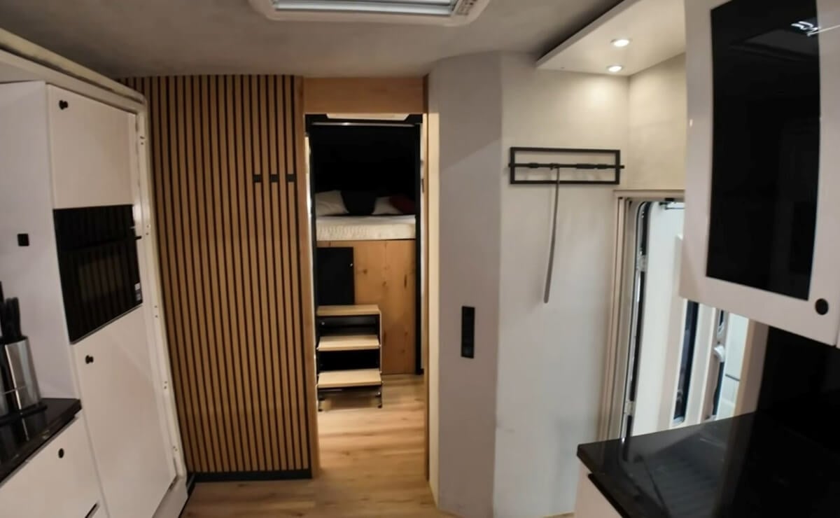 ATventure 960 por dentro