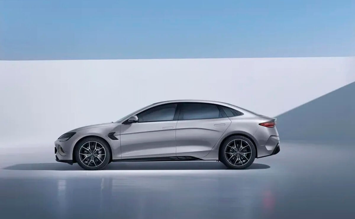 530 CV y gran relación precio-equipamiento: BYD lanzó un renovado sedán para superar a Toyota 3 BYD SEAL 2026 perfil