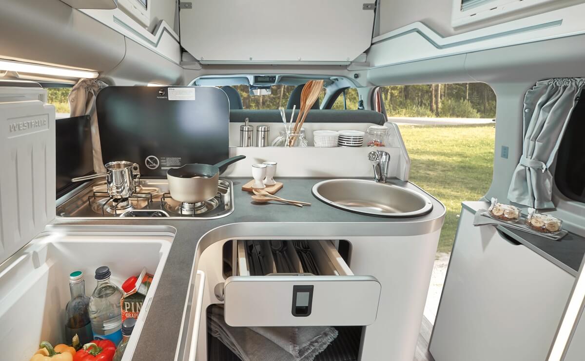 233 CV y muy buena relación precio-equipamiento: Ford renovó su furgoneta líder 4 Ford Transit Custon por dentro