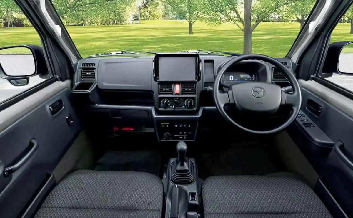 Este camión deriva de un Nissan y se renueva para ser el mejor del segmento: ¿qué cambios trae? 4 Mazda Scrum 2026 interior