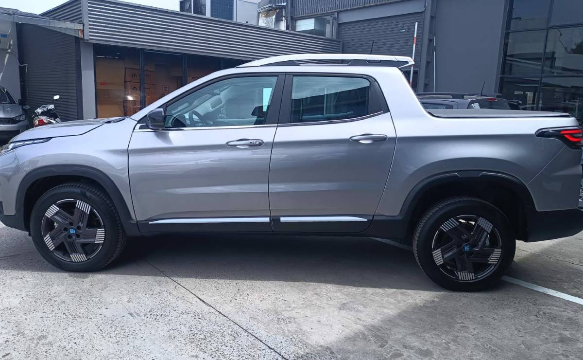 Nueva Fiat Toro Volcano perfil 1