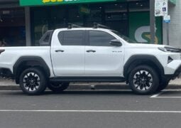 Nueva Toyota Hilux SR5 2026 perfil