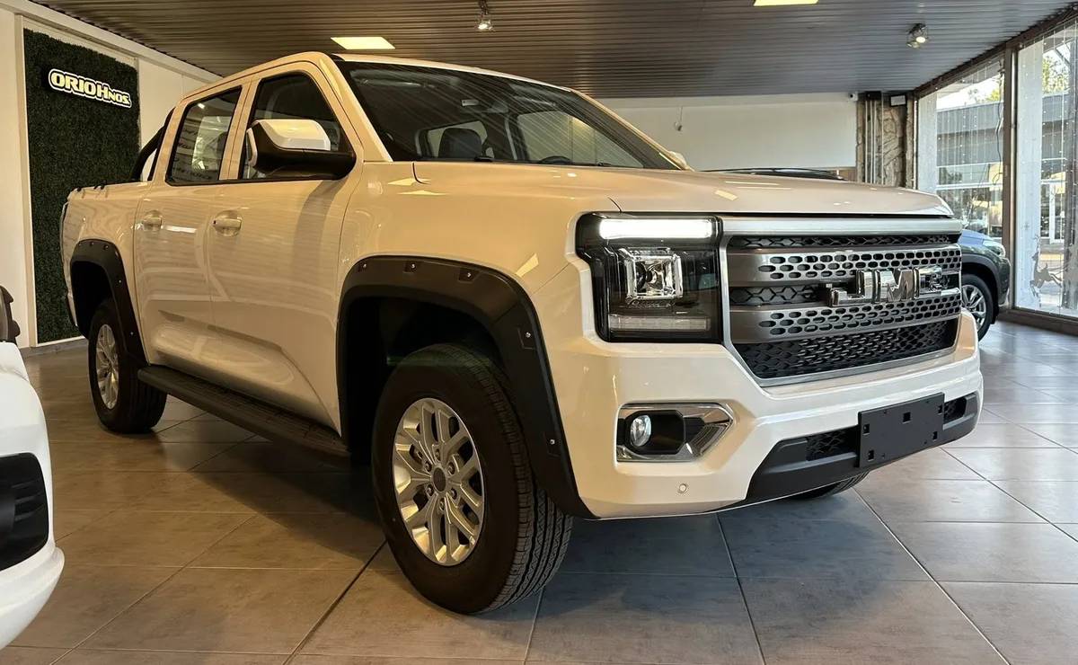 Pick up JMC Grand Avenue frente 2