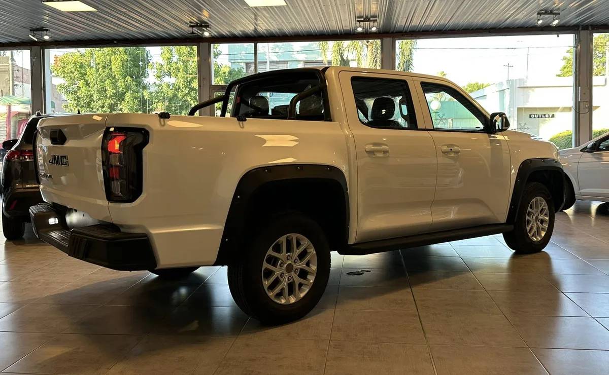 Pick up JMC Grand Avenue trasera 2