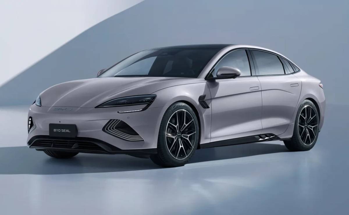 BYD actualiza su sedán con más de 530 CV y podría llegar a este importante mercado: ¿qué cambios tiene? 3 Sedan BYD Seal 2026 frente