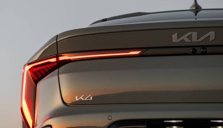 Sedan KIA K4 teaser