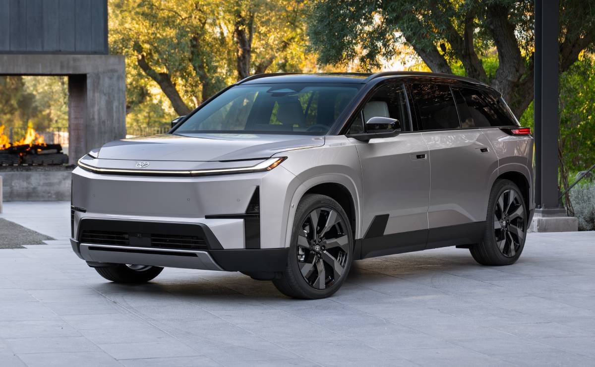 Tres filas de asientos, 4x4 y hasta 338 CV: Toyota presentó un nuevo SUV 3 Toyota Highlander 2026 frente